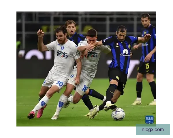 国米客场二比零力克克雷莫内塞十一轮十胜一平强势领跑意甲持续